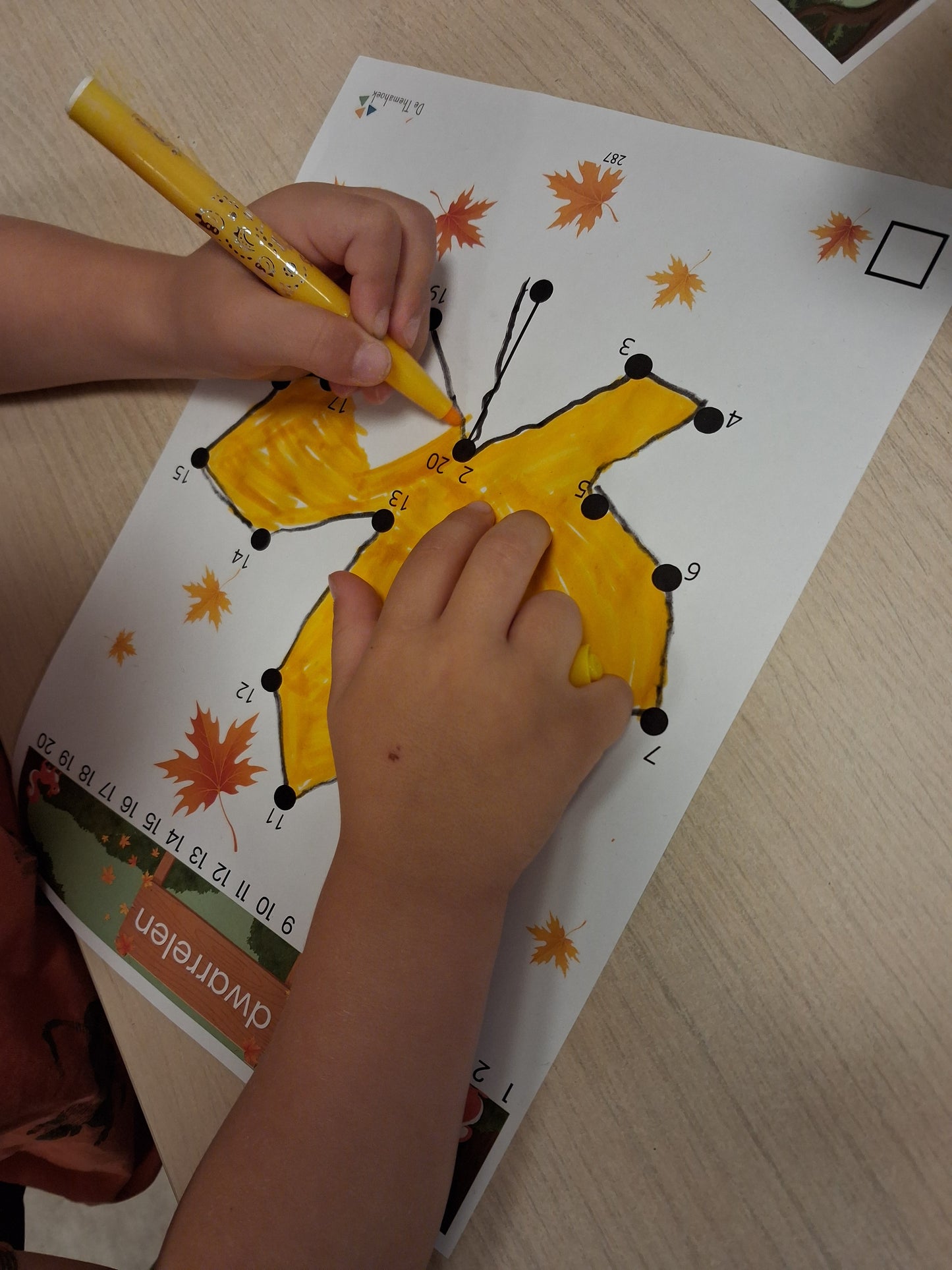 thema herfst, thema bos, tekenen, cijfertekening, stippentekening, rekenen, cijferherkenning, getalrij, de themahoek, themahoek, themahoek bos, inloop, kleuters, groep 1/2