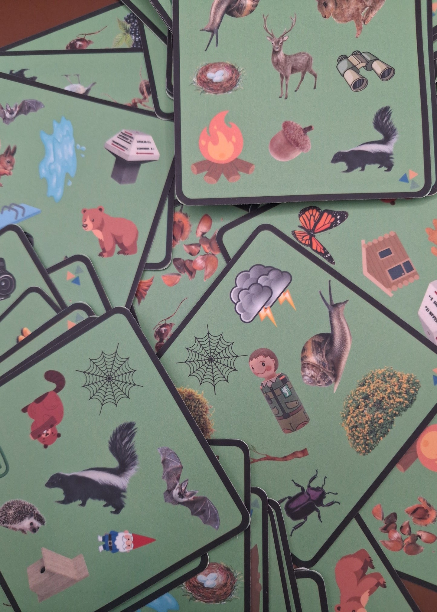thema bos, thema herfst, woordenschat, spel, dobble, groep 1/2, kleuters, de themahoek, spelhoek bos, themahoek bos, spel, zoek de verschillen