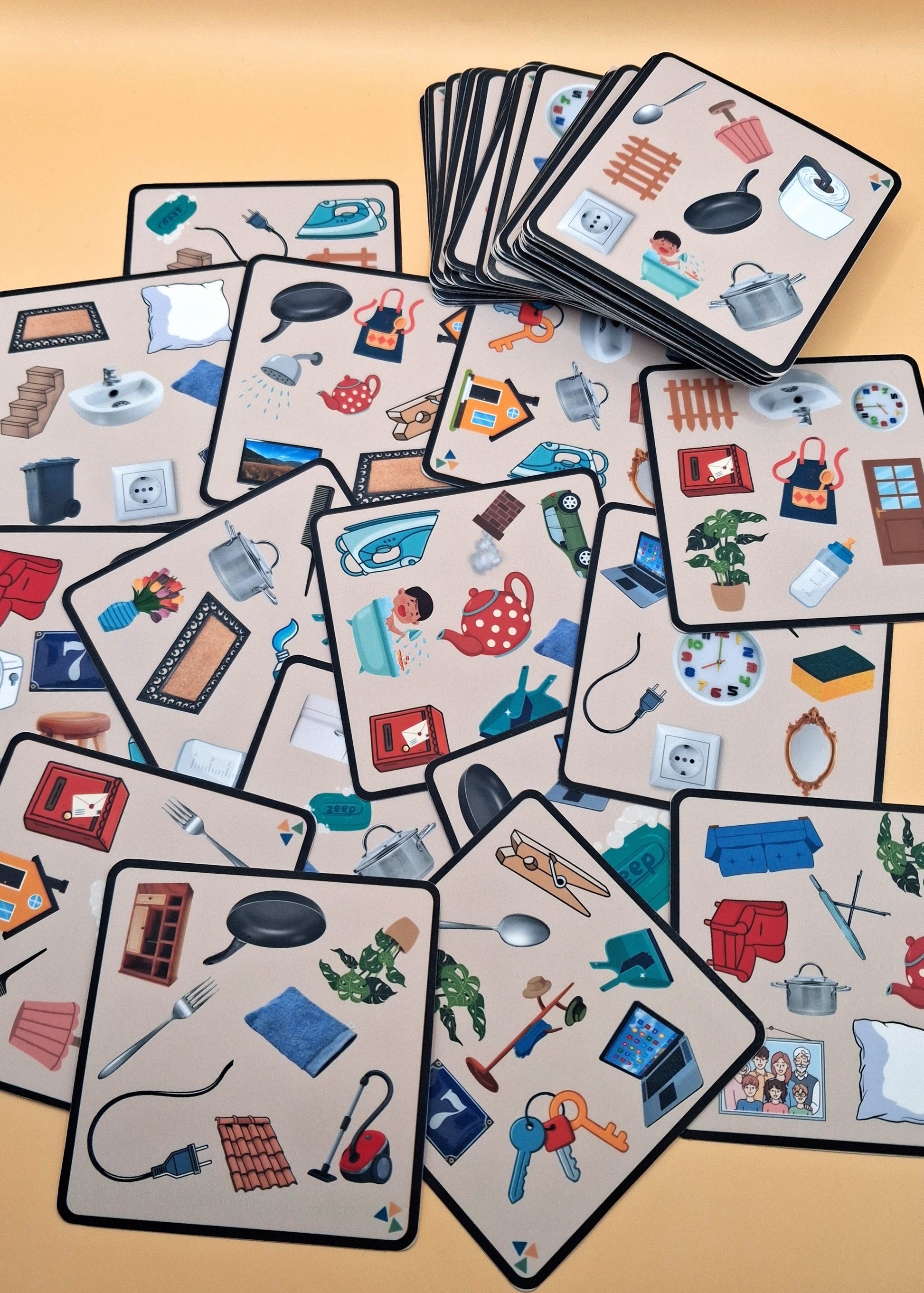 Dobble thema huis, thema mijn huis, thema hier woon ik, woordenschat, nt2 onderwijs, spel kleuters, kleuters, groep 1/2, huishoek, de themahoek, themahoek, spelen, spelletje, 