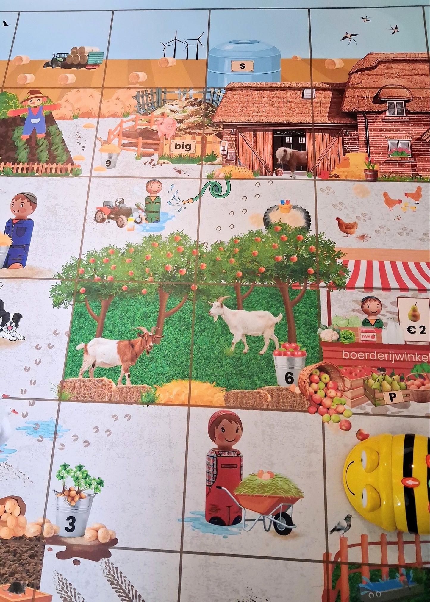 beebotmat in het thema boerderij voor kleuters, groep 1/2, woordenschat, tellen, cijferherkenning, de themahoek, beebotmat, beebot, kleuters