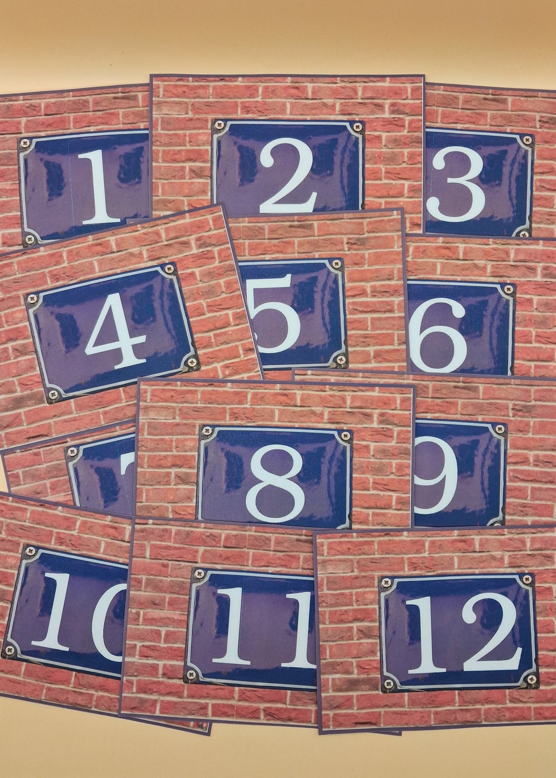 cijferkaarten,  kleuters, thema huis, thema hier woon ik, huisnummers, huisnummerkaarten, rekenen kleuters, cijferherkenning, tellen, rekenbundel, de themahoek, themahoek, groep 1/2