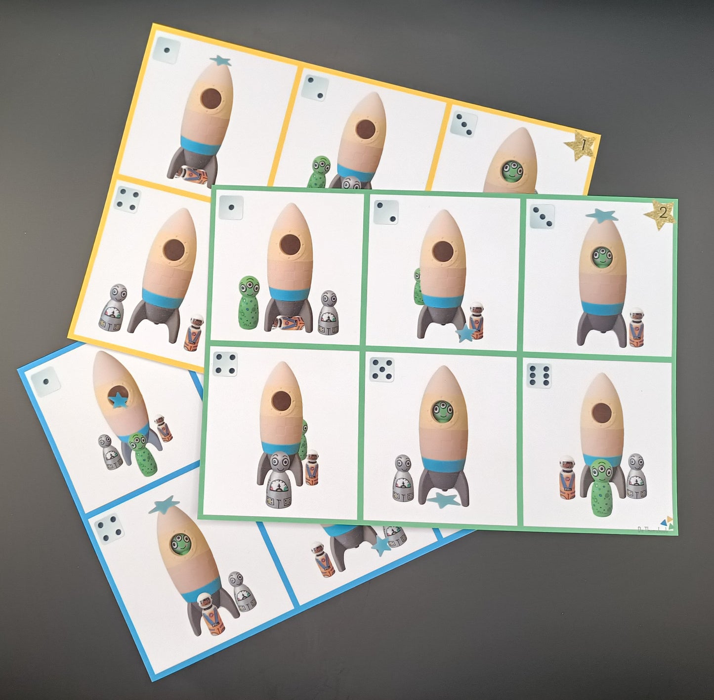 in een raket naar de ruimte met astronaut, ruimtewezen en robot, met opdrachtkaartjes, voor kleuters, van de themahoek