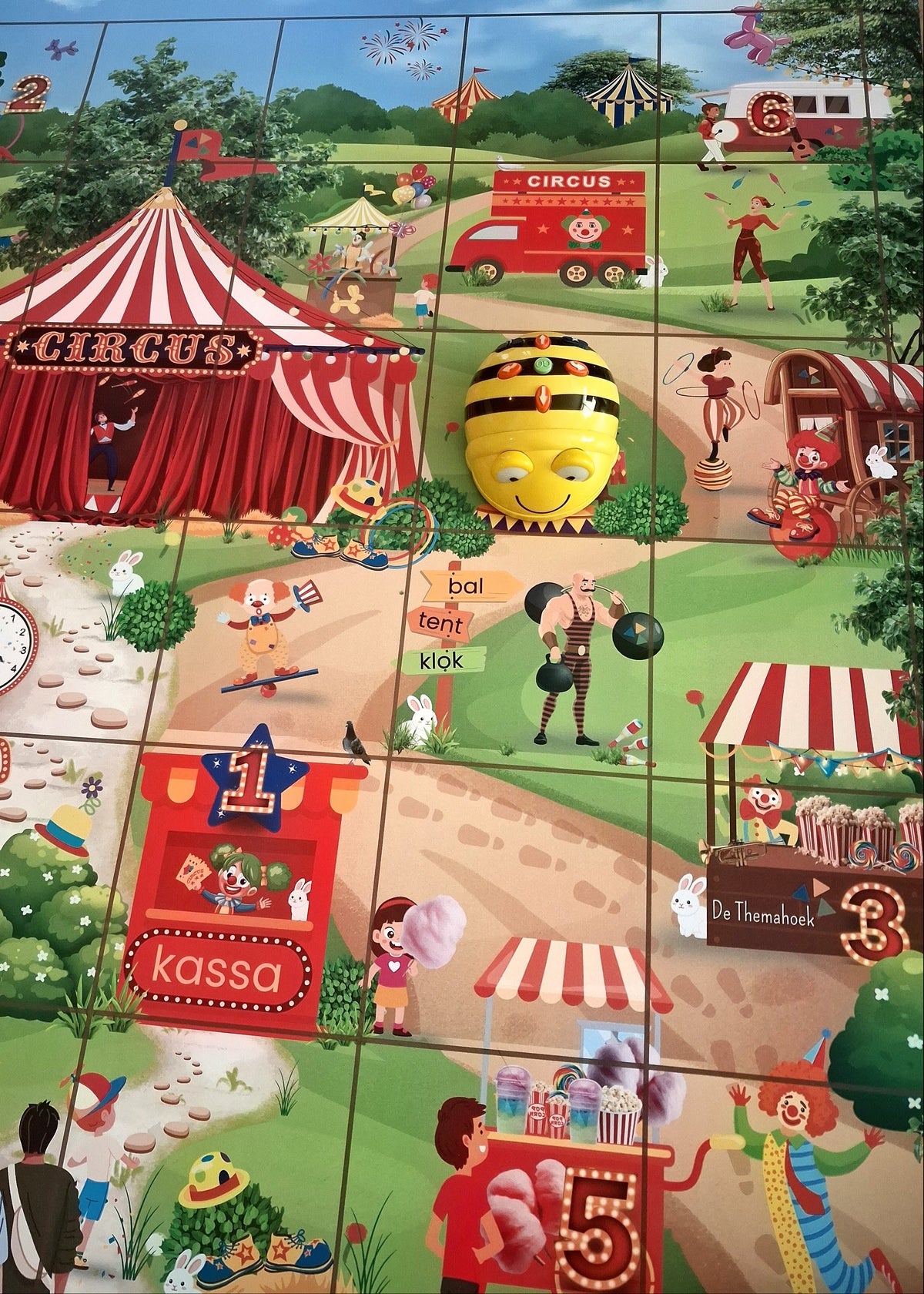 thema circus, beebot, bee bot,  kleuters, groep 1/2, beebotmat, thema spot on, woordenschat, tellen, cijfers, letters, burgerschap, rekenbegrippen, programmeren met kleuters, de themahoek, themahoek circus, thema circus kleuters, thema circus groep 1/2