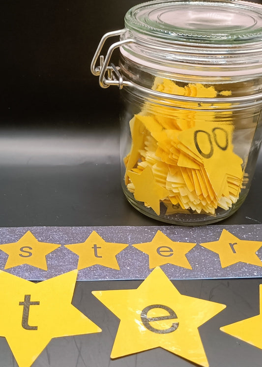 woordstroken en letters om woorden na te leggen , thema de ruimte, groep 3, groep 1/2 en nt2 onderwijs, de themahoek